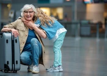 It's official - Canadian travelers (snowbirds) staying more than 30 days in the U.S. must comply with this new security protocol 4 Canadian travelers (snowbirds) staying more than 30 days in the U.S. must comply with this new security protocol