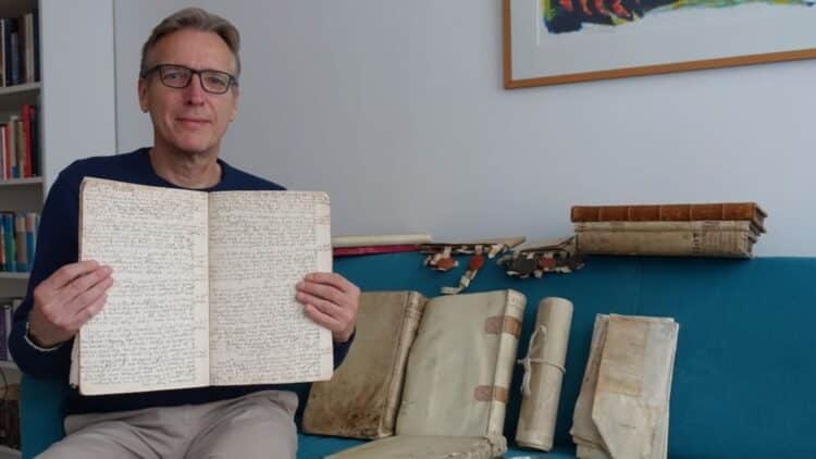 It's official - historical documents stolen ten years ago by an employee who used them as loan collateral found in an attic 1 Historical documents stolen ten years ago are finally found in an attic