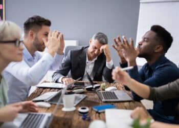 Four clear signs are enough to identify a toxic person in a short conversation