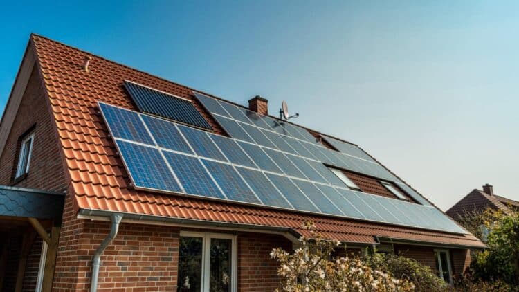 Swiss study by Chemistry World sets off alarm bells about the lifetime of solar panels - “the material they're made of is key” 1 The lifetime of solar panels - “the material they're made of is key”