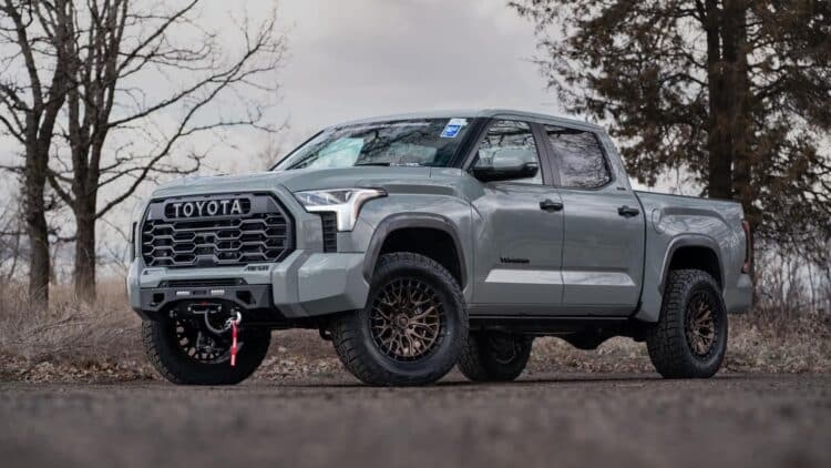Goodbye Toyota - announces recall of more than 100,000 vehicles in the U.S. for a defect affecting the visibility of its hybrid pickup trucks 1 Toyota announces recall of more than 100,000 vehicles in the U.S.
