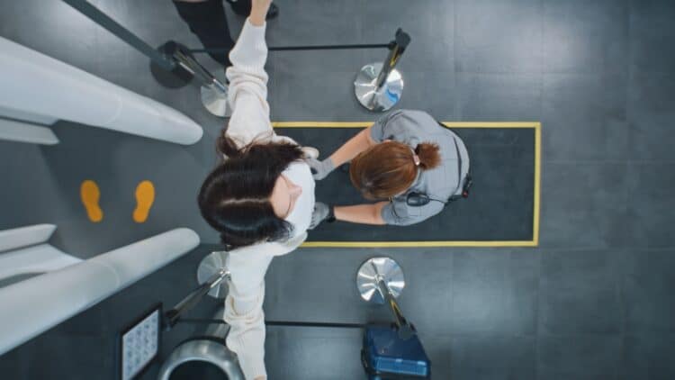 US airports in collapse - more than 400 TSA agents miss work in New York and Philadelphia for not being paid during the shutdown 1 More than 400 TSA agents miss work in New York and Philadelphia during the shutdown