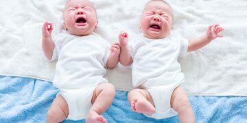 Confirmed by science—letting babies cry raises cortisol and disrupts their emotional development—experts call for urgent change