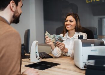 It's official—U.S. banks are tightening checks on deposits over $5,000, as confirmed by the FDIC 14 U.S. banks are tightening checks on deposits over $5,000