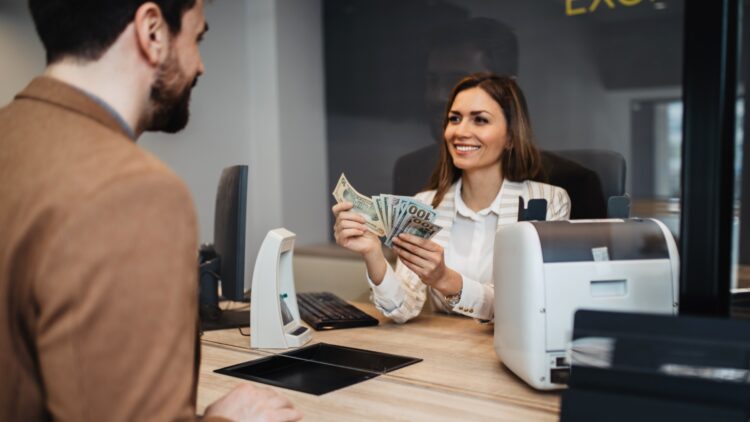 It's official—U.S. banks are tightening checks on deposits over $5,000, as confirmed by the FDIC 1 U.S. banks are tightening checks on deposits over $5,000