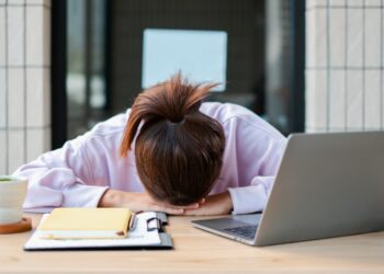 Goodbye to the right to disconnect—the story of the employee who receives tasks at midnight