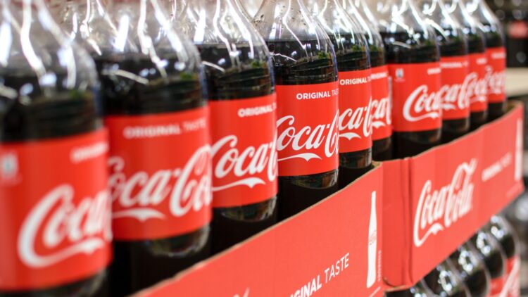 It's official—Coca-Cola will pay students to recycle bottles and cans—and the reason behind this measure is making headlines around the world 1 Coca-Cola will pay students to recycle bottles and cans