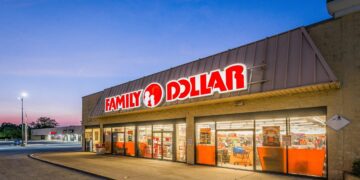 Goodbye to another Family Dollar—sudden closure leaves a city without its discount store—announces discounts of up to 90% before closing