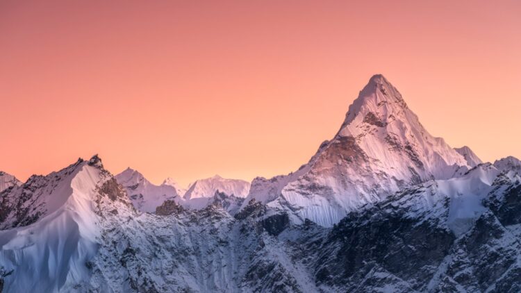 Goodbye to the stability of the Himalayas—the Earth could be splitting in two right beneath our highest mountains 1 Goodbye to the stability of the Himalayas—the Earth could be splitting in two