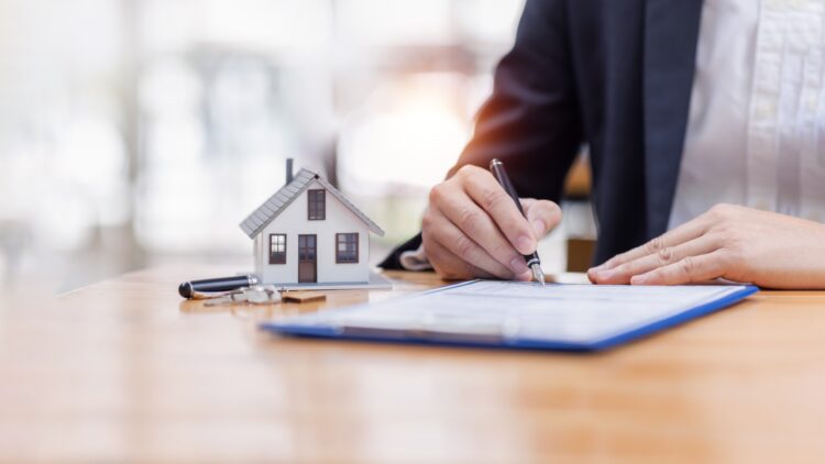 Confirmed—Donald Trump proposes a 50-year mortgage, and experts warn that it could cause housing prices to skyrocket 1 Donald Trump proposes a 50-year mortgage