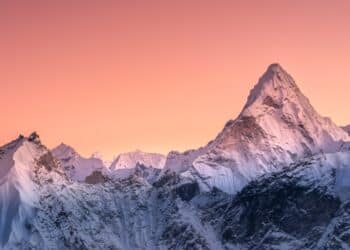 This is the real reason why there are no mountains higher than 9,000 meters