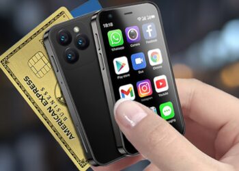 This is the NanoPhone, the new card-sized phone with Android