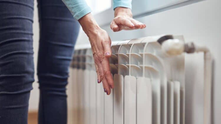 This simple trick makes your radiators warmer in winter… and almost nobody knows it