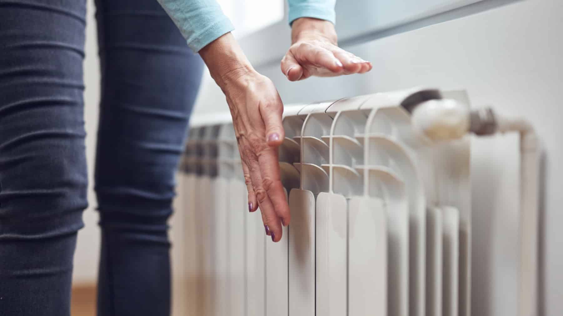 This simple trick makes your radiators warmer in winterโฆ and almost nobody knows it