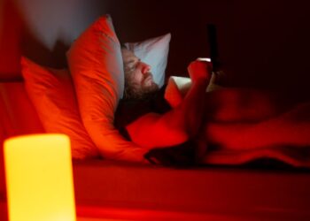 Confirmed by science—red light before bedtime can improve sleep and reduce insomnia—but with one condition
