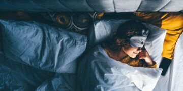 Goodbye to the myth of “perfect silence”—psychologists confirm why many sleep better with sounds