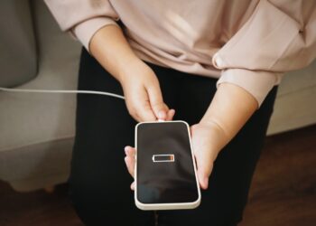 Secret settings that extend your phone's battery life without apps or weird tricks