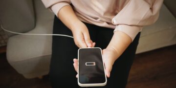 Secret settings that extend your phone's battery life without apps or weird tricks