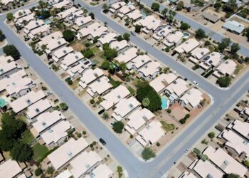 Los Angeles says goodbye to black asphalt and tries out white roads