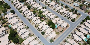 Los Angeles says goodbye to black asphalt and tries out white roads