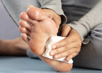 Goodbye to tired feet—a salt and baking soda bath that relieves