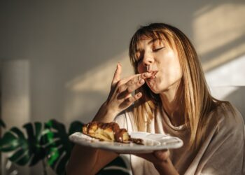 Confirmed by nutritionists and fitness trainers—this type of routine improves your body without spending hours at the gym 12 This type of routine improves your body without spending hours at the gym