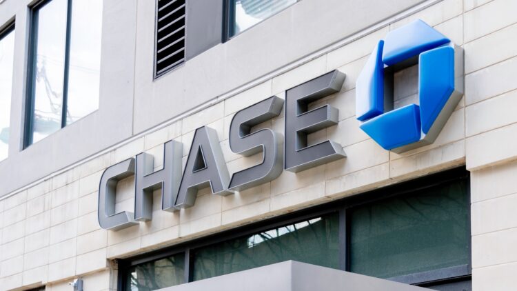 It's official—Chase Bank is rewarding new customers who meet this requirement with 75,000 points (equivalent to $750)—check to see if you qualify 1 Chase Bank is rewarding new customers who meet this requirement with 75,000 points