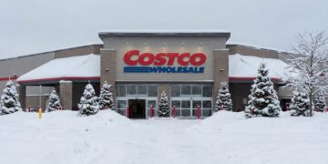 What will happen to all Costco stores on December 25?