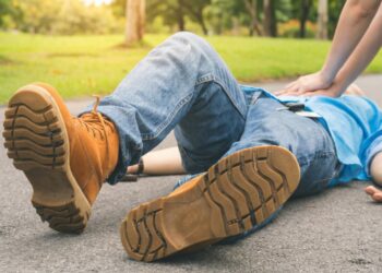 First aid professionals warn that reacting poorly to someone fainting can aggravate the situation