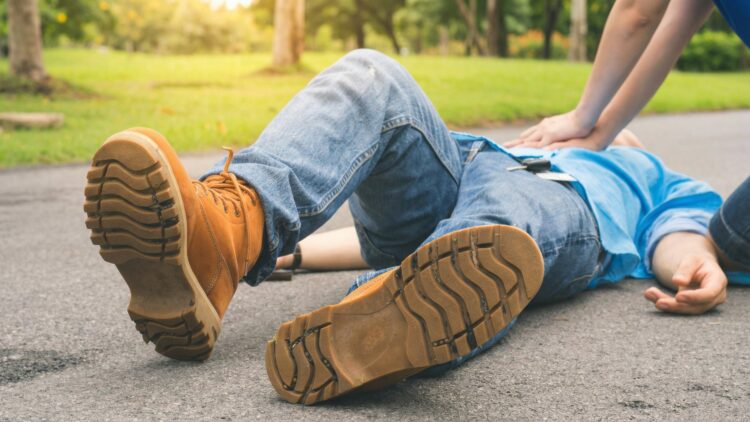 First aid professionals warn that reacting poorly to someone fainting can aggravate the situation