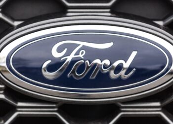 The Trump administration relaxes efficiency standards and anticipates cheaper cars