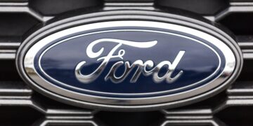 The Trump administration relaxes efficiency standards and anticipates cheaper cars