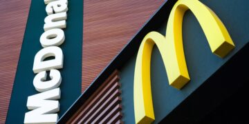 Goodbye to teenagers at McDonald's in New York—the chain imposes a new rule with a doorman