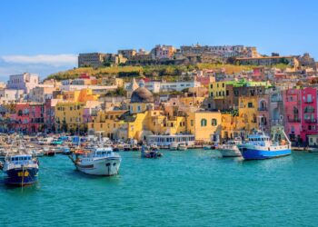 Goodbye to the fast-paced life in the US—travelers highlight customs in France, Italy, and Japan that would make everyday life much more humane 8 US—travelers highlight customs in France, Italy, and Japan