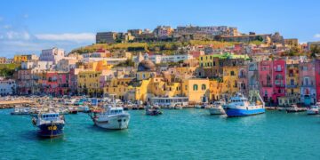 US—travelers highlight customs in France, Italy, and Japan