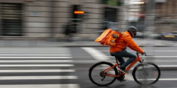 Goodbye to cheap orders in NYC—the new minimum tip will force final prices to rise and may affect demand for home delivery