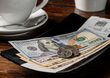 Confirmed—Massachusetts will implement a state-regulated minimum tip and change what you pay when dining out 13 Massachusetts will implement a state-regulated minimum tip