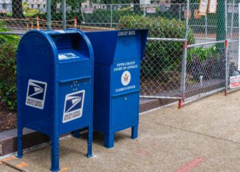 Goodbye to cheap mailing in the US—the USPS confirms a new increase in First-Class Mail that will make basic shipping more expensive 3 The USPS confirms a new increase in First-Class Mail
