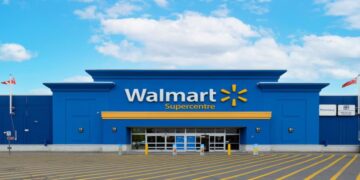 It's official—Walmart is extending its holiday hours and will allow Express Delivery orders until 5 p.m. on December 24