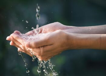 Scientists make a revolutionary discovery—a simple method that turns salt water into drinking water