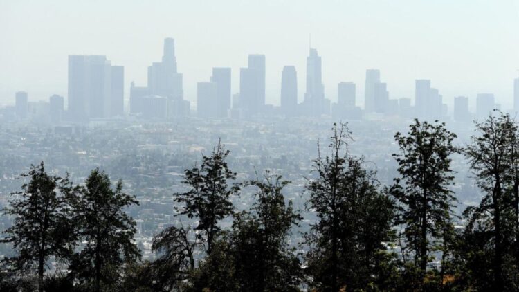 Quarantine declared in California and Oregon due to an 'unhealthy particle storm'—authorities warn of health effects and ask residents to stay home