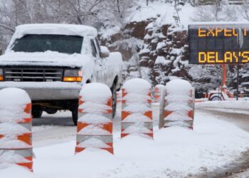 National Weather Service measured silent records, a band of snow linked the Southwest and New England