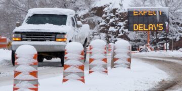 National Weather Service measured silent records, a band of snow linked the Southwest and New England