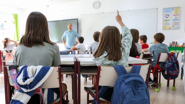 Confirmed by the New Jersey government—cursive writing returns to classrooms after more than 15 years out of the curriculum