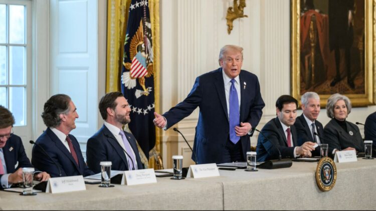 Goodbye to the endless wait for stimulus checks in the United States—Donald Trump talks again about $2,000 and sets a possible deadline