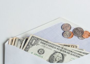 Say goodbye to saving loose change—the 100 envelope challenge is taking the US by storm and promises over $5,000 in 100 days