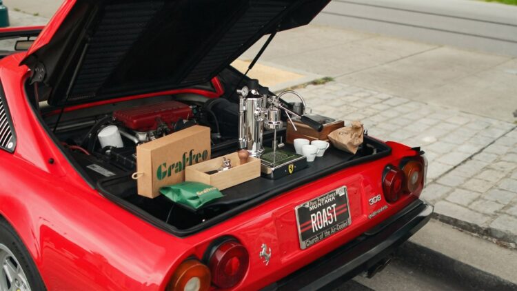 A Ferrari turned into a barista—a Ferrari serves espresso from the trunk and becomes the world's most expensive coffee maker 1 A Ferrari serves espresso from the trunk and becomes the world's most expensive coffee maker