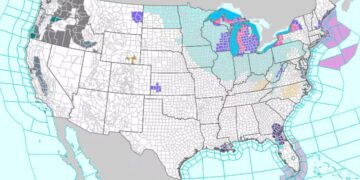 The winter storm that paralyzed the United States reaches Florida weakened, leaving the Panhandle bracing while the rest of the state waits for delayed cold