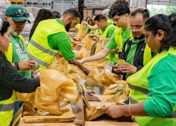 Florida activates its solidarity network in the last week of January, while food banks such as Farm Share multiply deliveries without requirements or questions