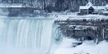 In Niagara Falls, extreme winter weather turns ice into a spectacle